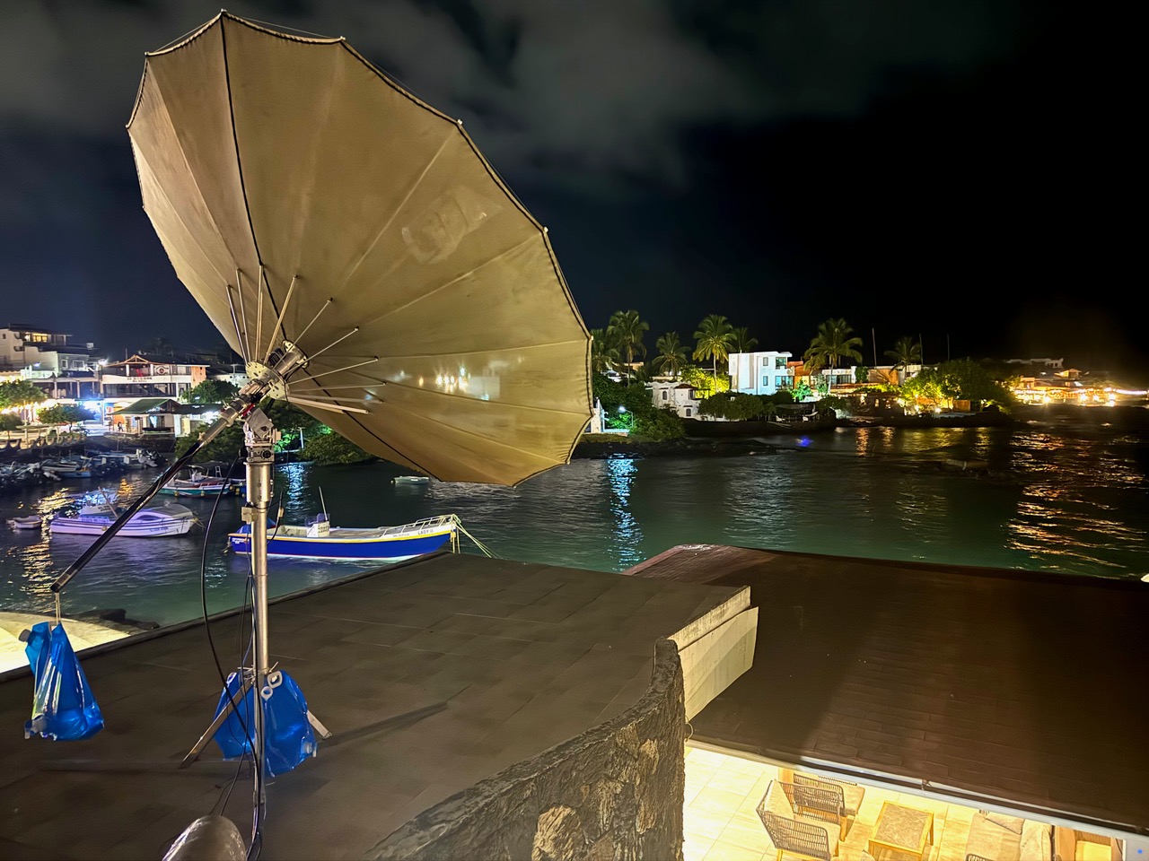 HD8G dish at night