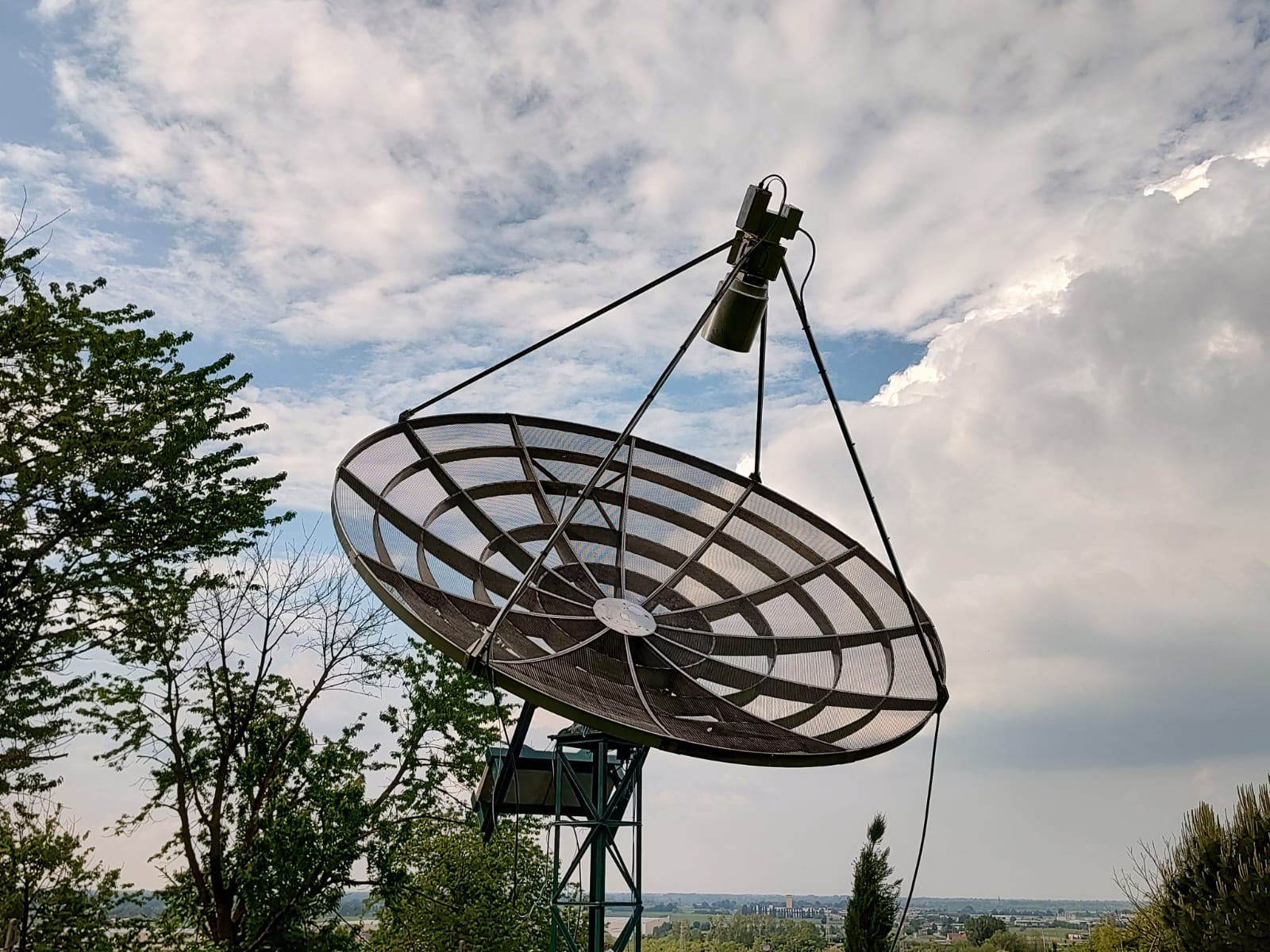 I2FAK 4m dish close up