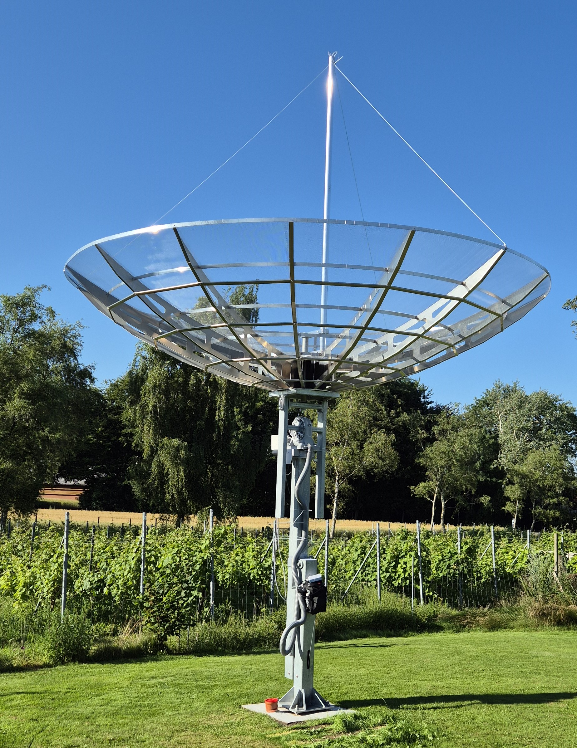 OZ9AAR 4m8 dish on tower