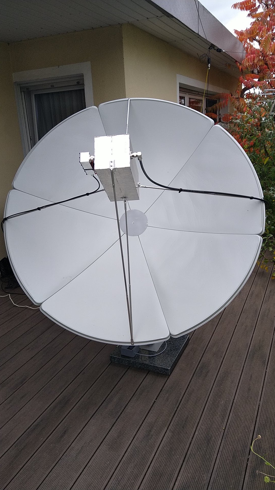 DC1RDB dish with feed