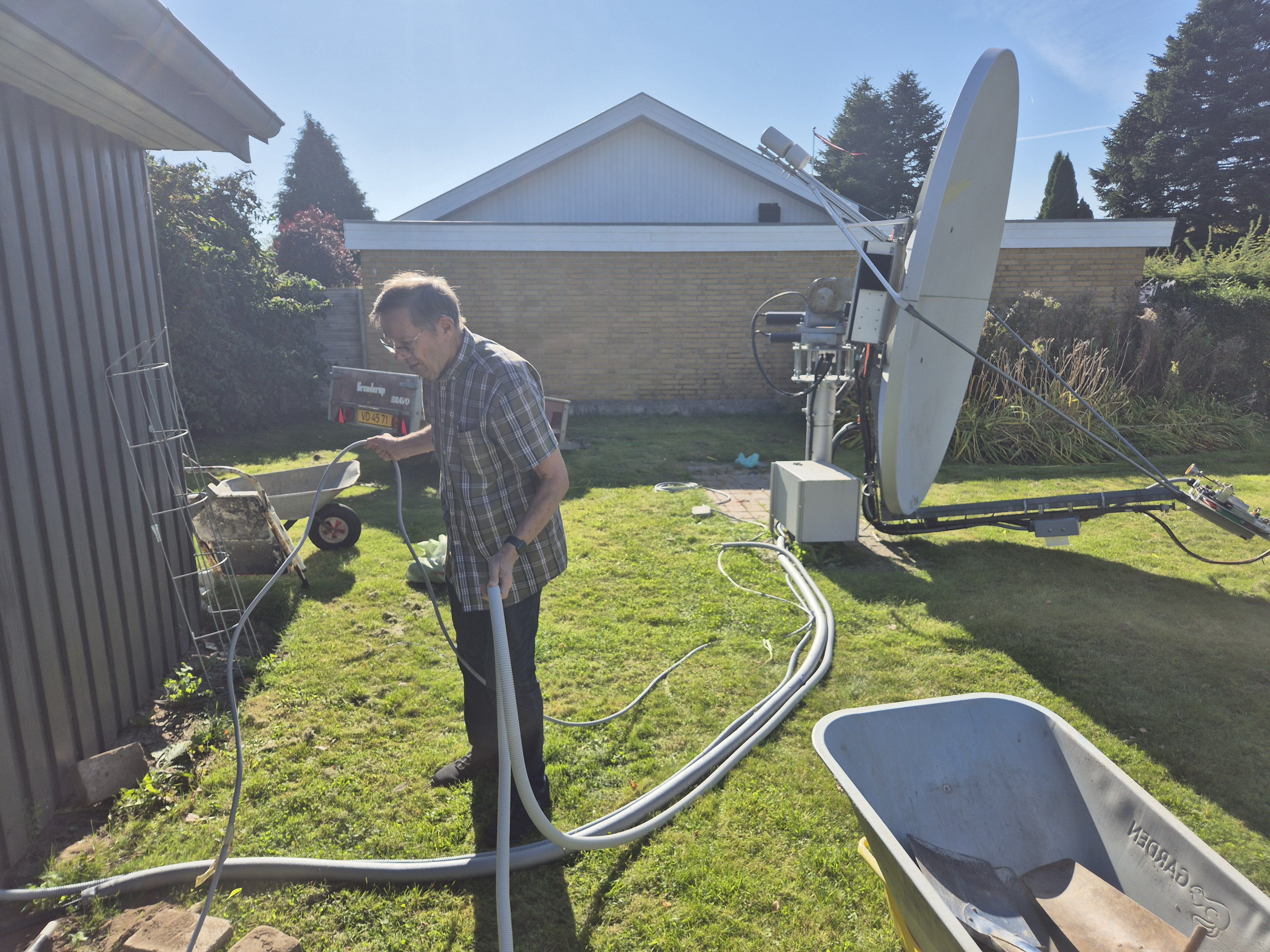 OZ1LPR Running 14 kV Cables to Dish