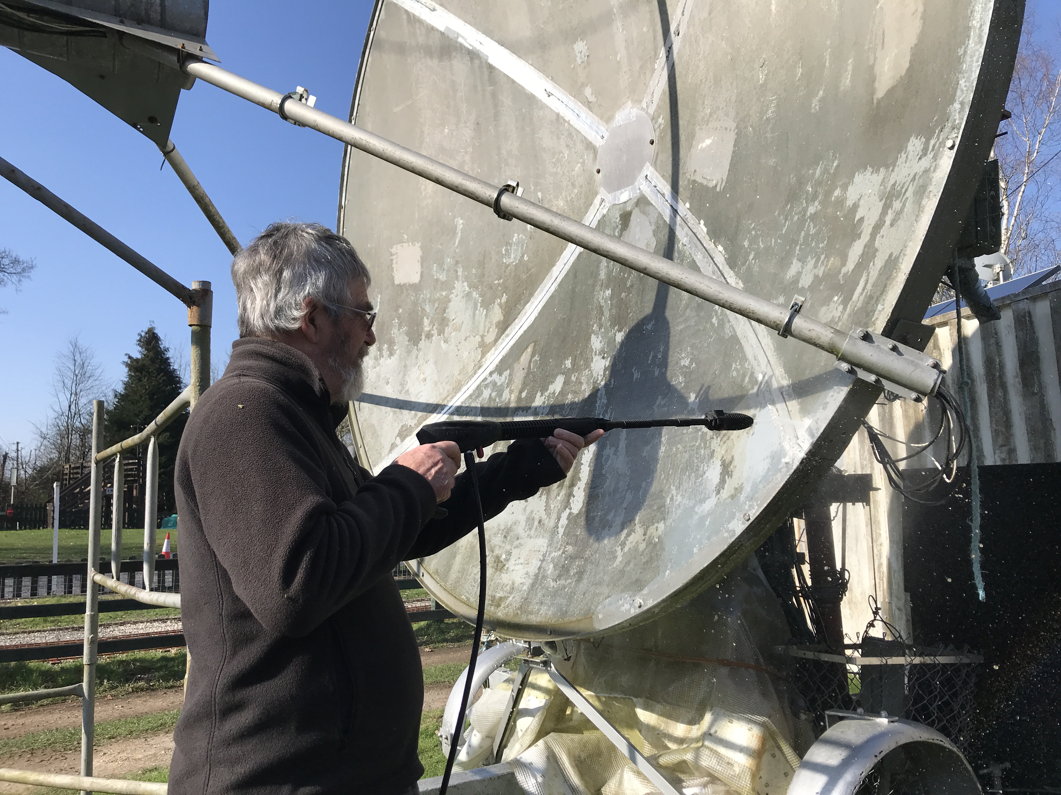 G4RFR John G0API using pressure washer