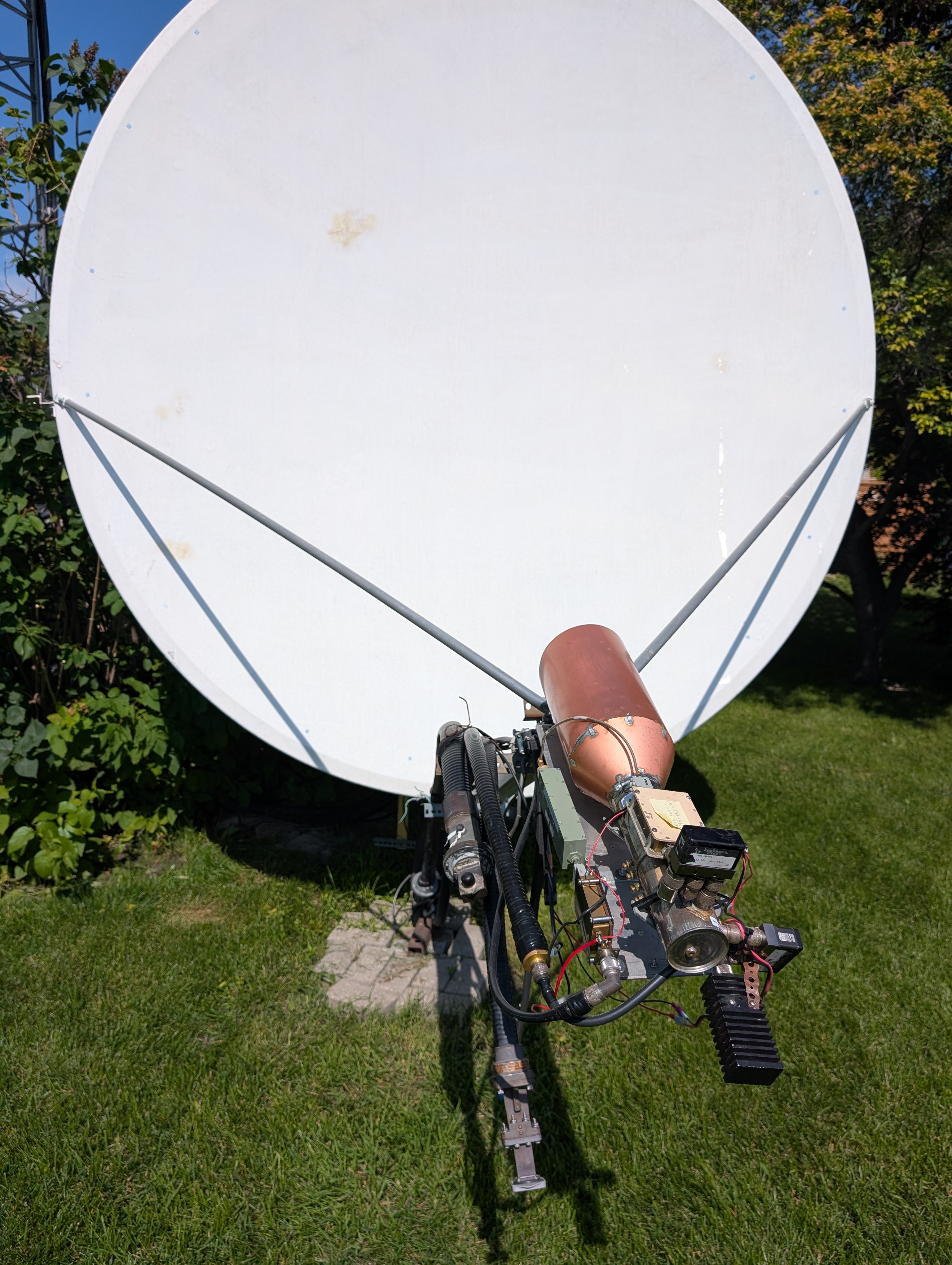 VE4MA 2.4 m Dish with 3.4 GHz Large W2IMU Feed