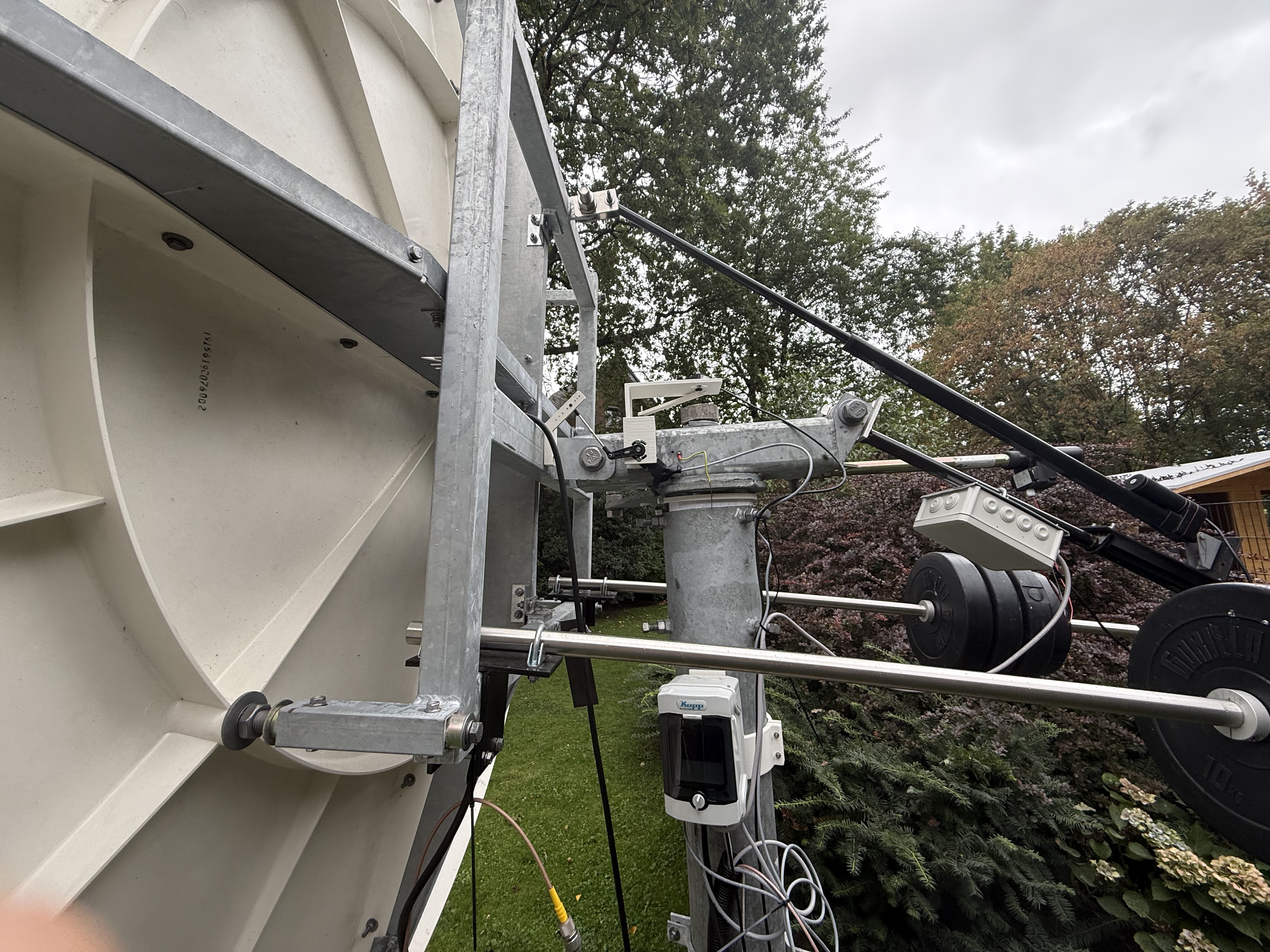 DL8EBL 2.4 m Dish Rear View DL8EBL 2.4 m Dish Rear View